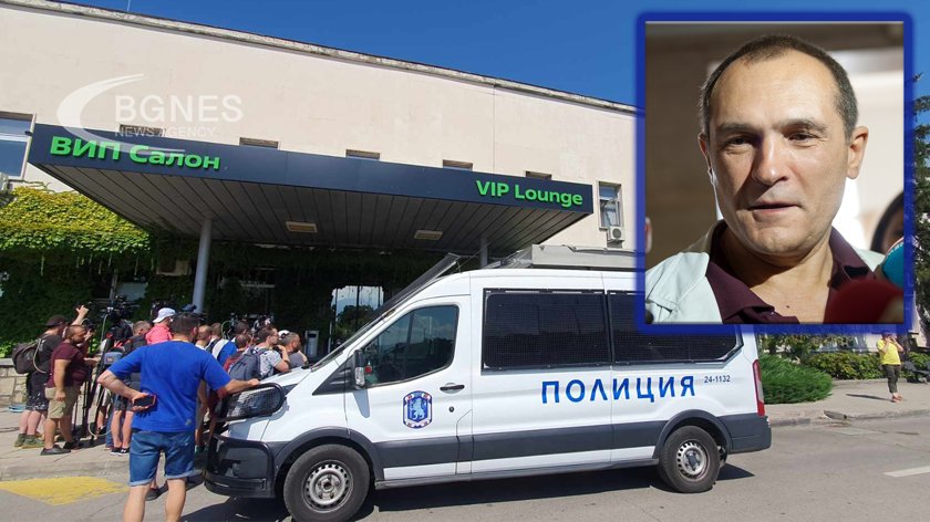 Васил Божков кацна в София, задържаха го