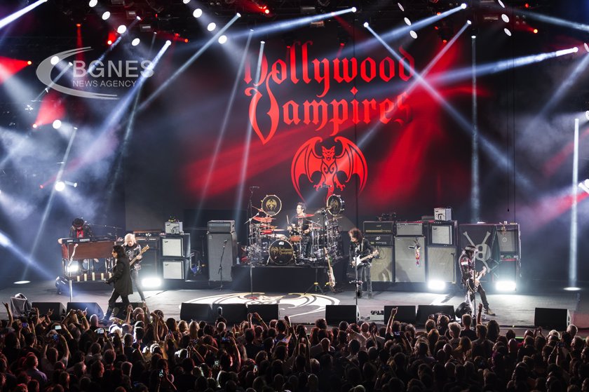 „Hollywood Vampires“ разтърси Истанбул, приходите отиват за пострадалите от земетресението в Турция