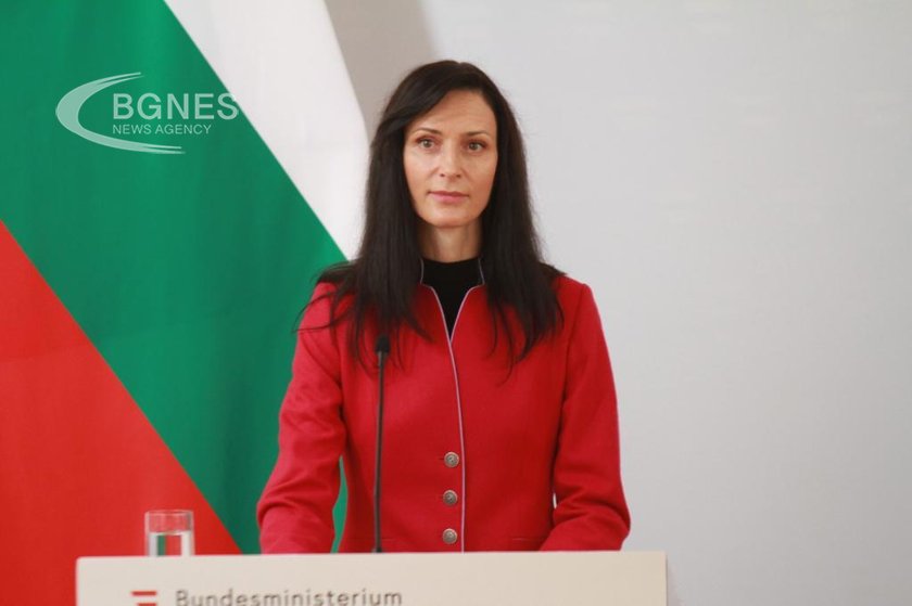 Габриел: Още 9 българи са изведени от Газа
