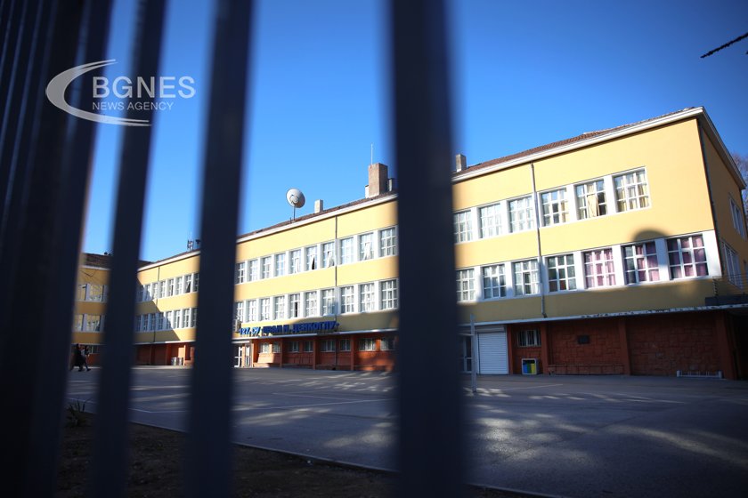 Бургас, Ямбол и София област спират учебните занятия