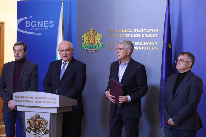 Отпуснаха 250 млн. лв. за енергетиците, синдикатите са доволни, но според тях е само "решенийце"