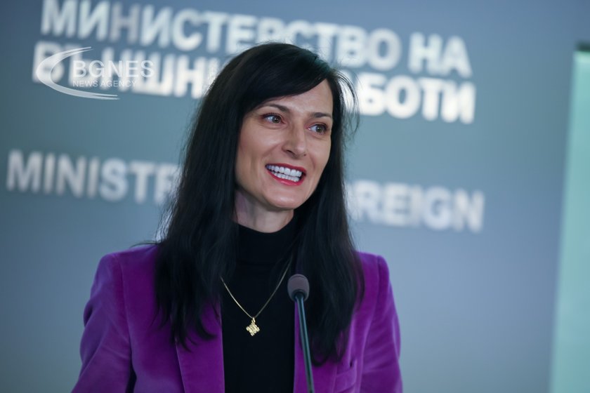 Габриел открива изложба с непоказвани досега картини от Цанко Лавренов