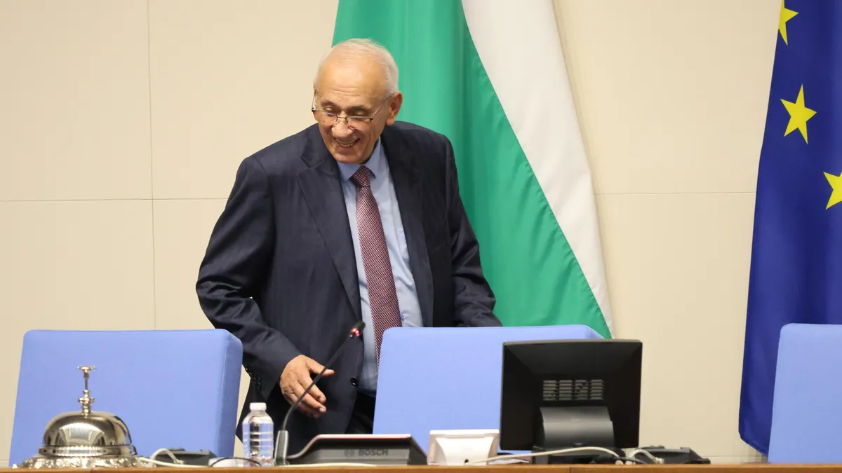 Един час почивка си дадоха депутатите преди балотажа за избор на председател на Народното събрание