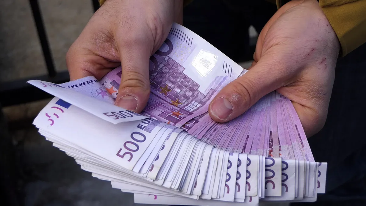 ЕК прогнозира 50% спад на инфлацията в Европейския съюз през 2025 г. 