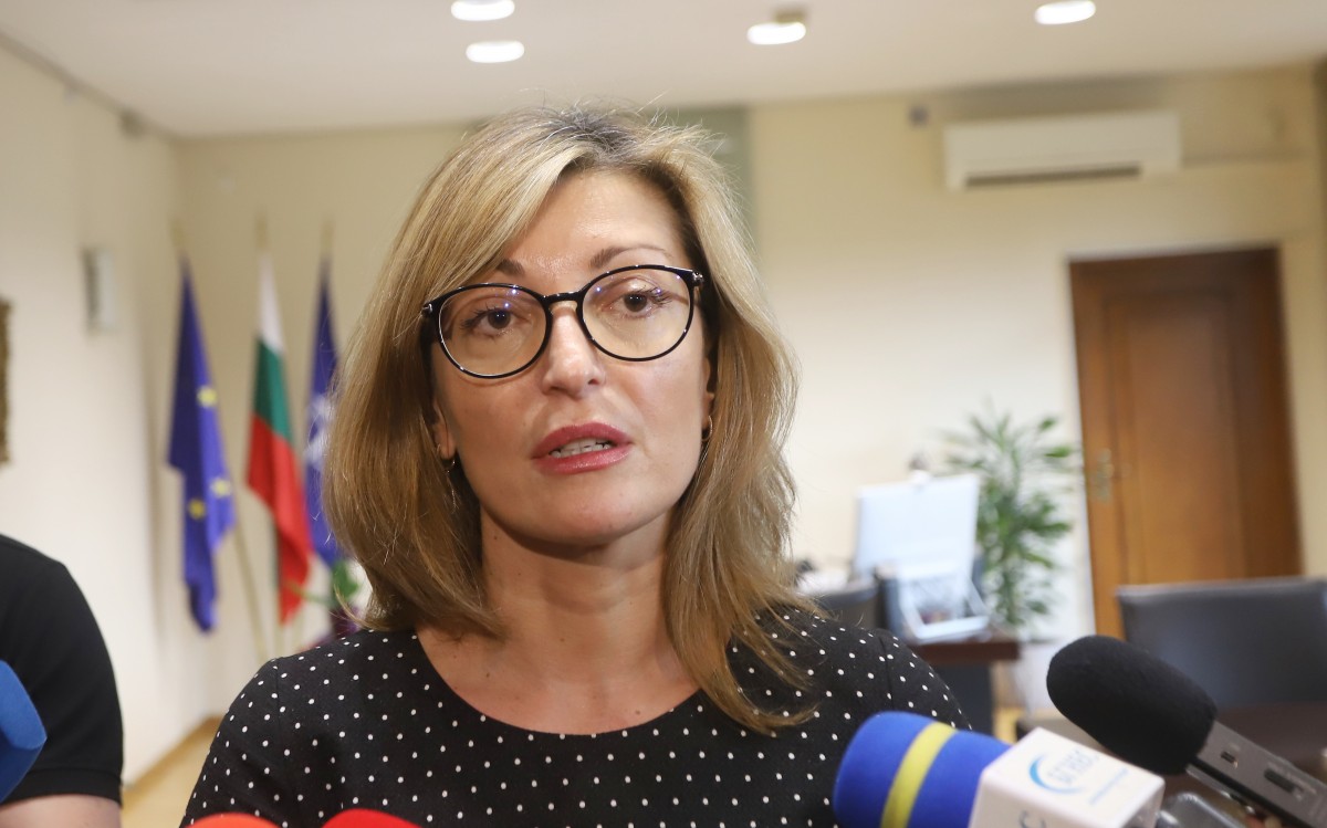 Захариева пред „Ди Велт“: Всеки, който казва истината е линчуван в Македония