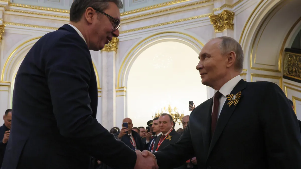 Експерт от СЕРА: ЕС да санкционира Вучич и висши служители. Белград може да дестабилизира съседите си