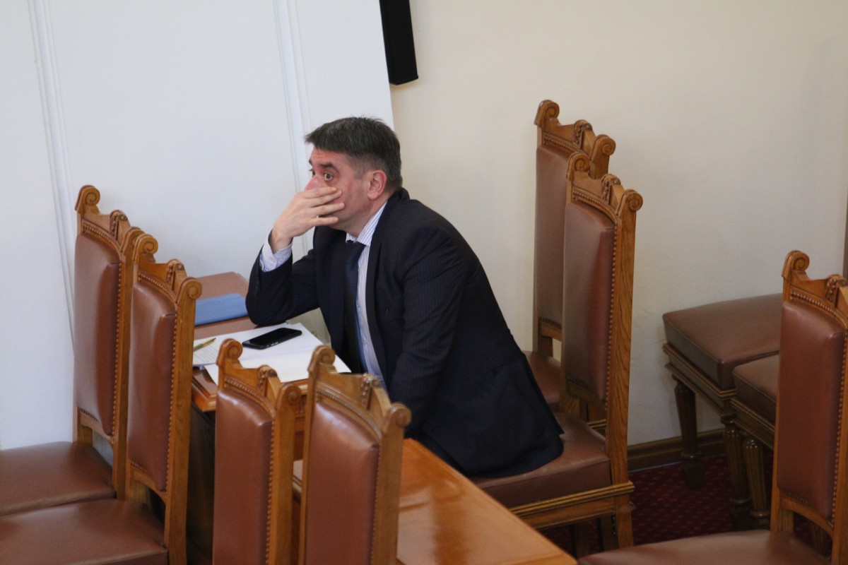 Емил Димитров: Кризата идва, не можем да оставим държавата