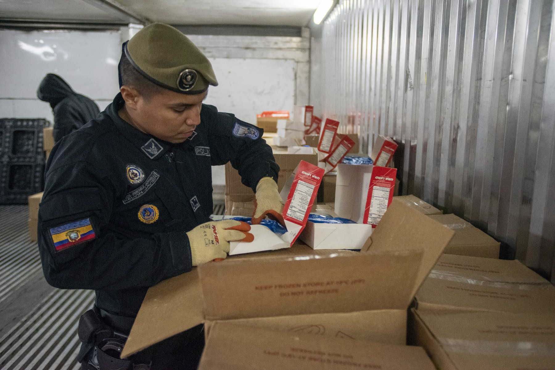 Еквадор конфискува 9 тона кокаин в контейнер с банани