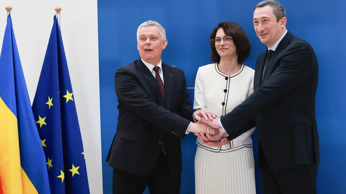 ЕС удължава правото на пребиваване на украинските бежанци до март 2027 г.