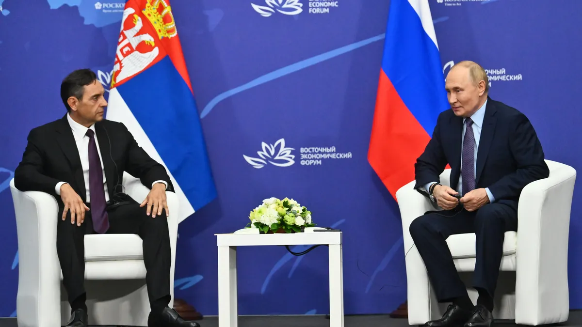 Европейският съюз разкритикува Сърбия след срещата между Вулин и Путин 