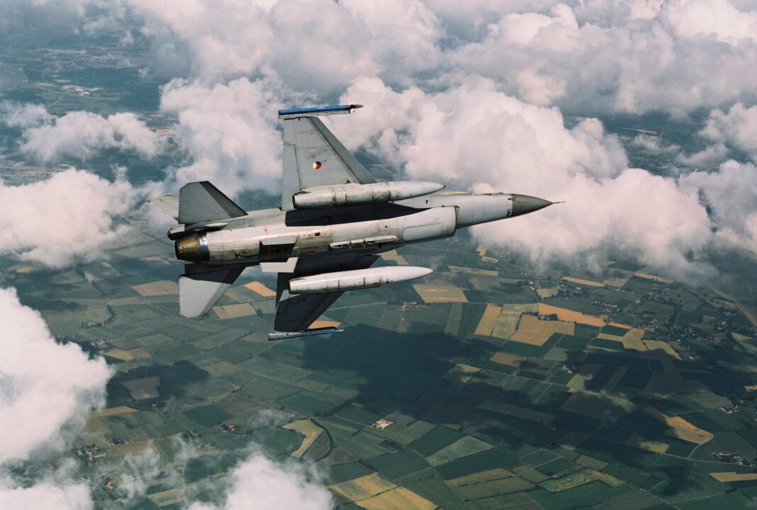 Нидерландия може да даде на България стари F-16 в замяна на МиГ-29 за Украйна