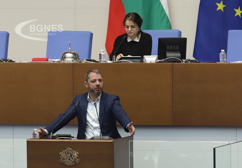 Добрев: Чий интерес е защитавал Денков, повтаряйки опорките на "Лукойл"