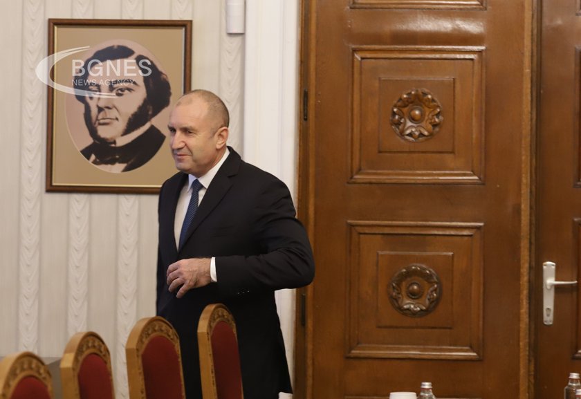 Радев продължава консултациите с възможните служебни премиери 