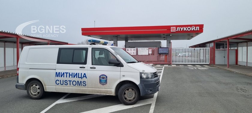Близо 127 млн. л нефт с произход или изнесен от Русия са налични към 1 януари в страната