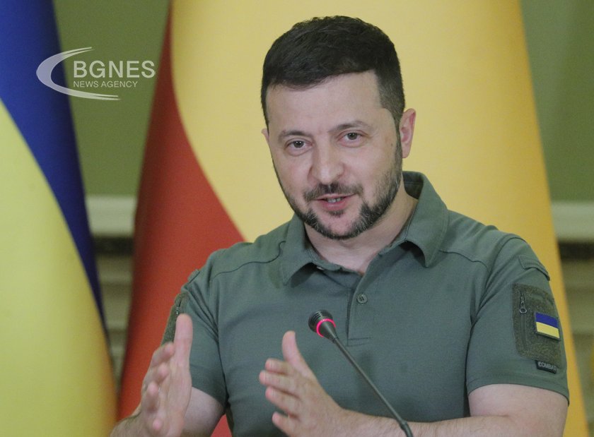 Зеленски: Бавните доставки на оръжия забавиха контранастъплението