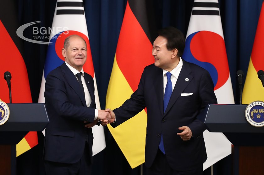 Германският канцлер на преговори в Южна Корея
