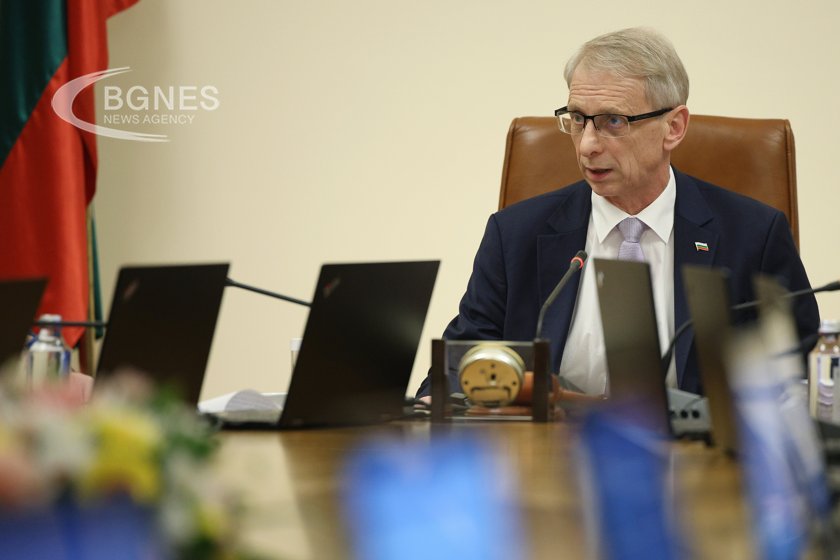 Денков иска МВР да провери имало ли е заплахи на полицаи срещу министър