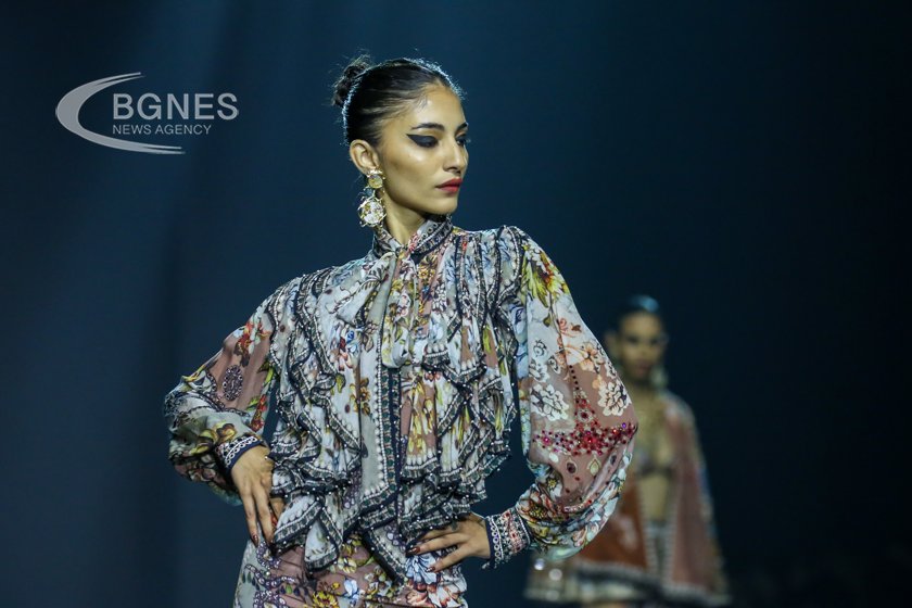 Седмицата на модата Lakme X FDCI съчетава традицията с блясъка
