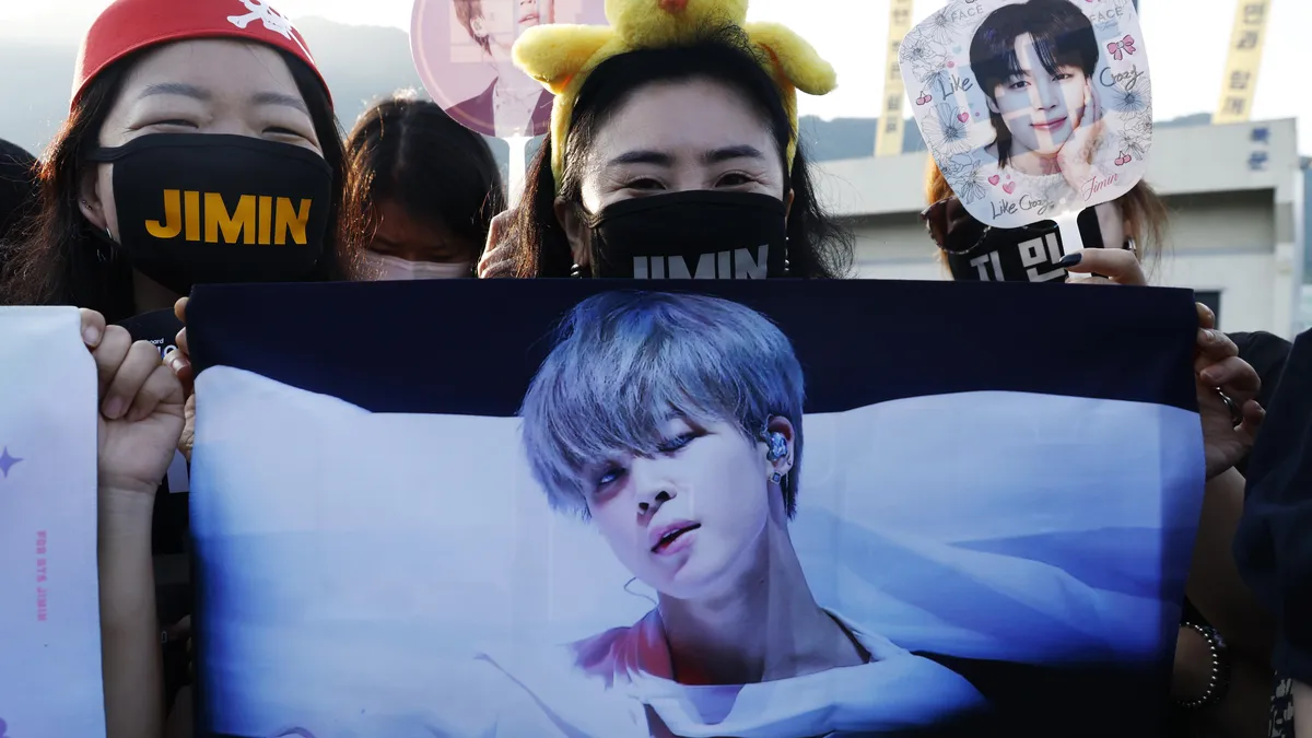 Фенове на BTS се събират за годишния празник на K-pop групата