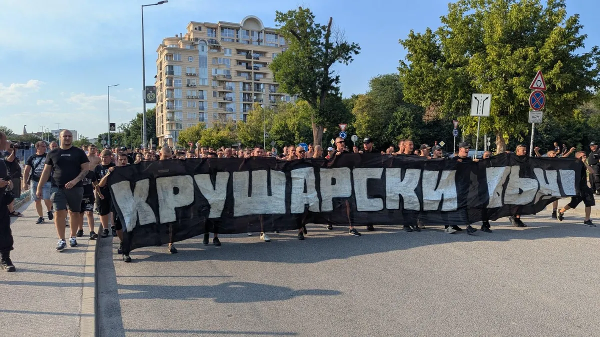 Фенове на Локо Пд протестираха срещу Христо Крушарски преди мача с Добруджа