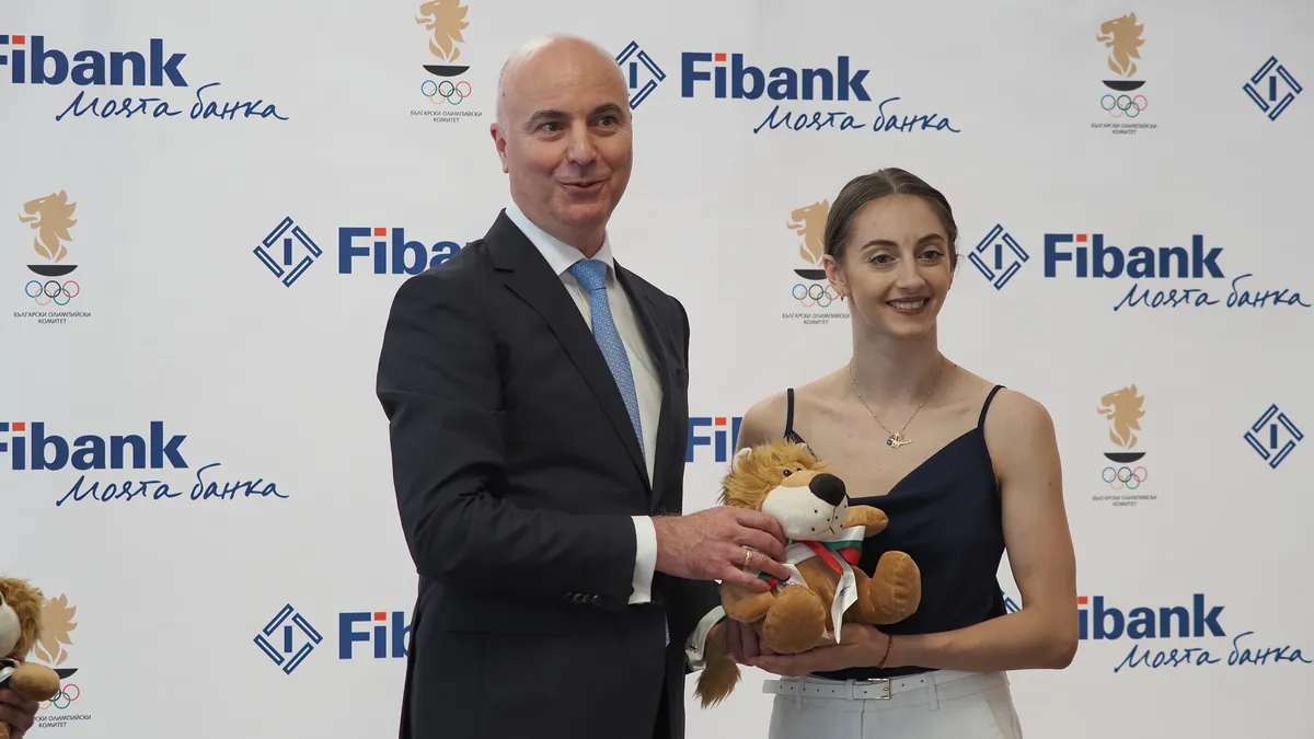Fibank изпрати златните момичета за Париж с лъвчета за късмет