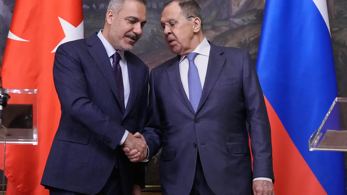 Фидан: Турция е готова отново да бъде домакин на преговори между Русия и Украйна 