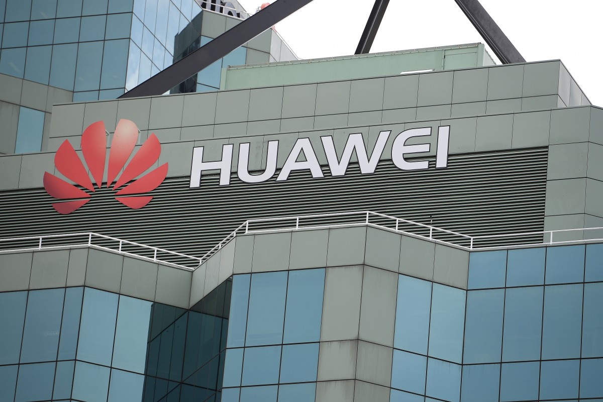 Финансовият директор на Huawei съди Канада