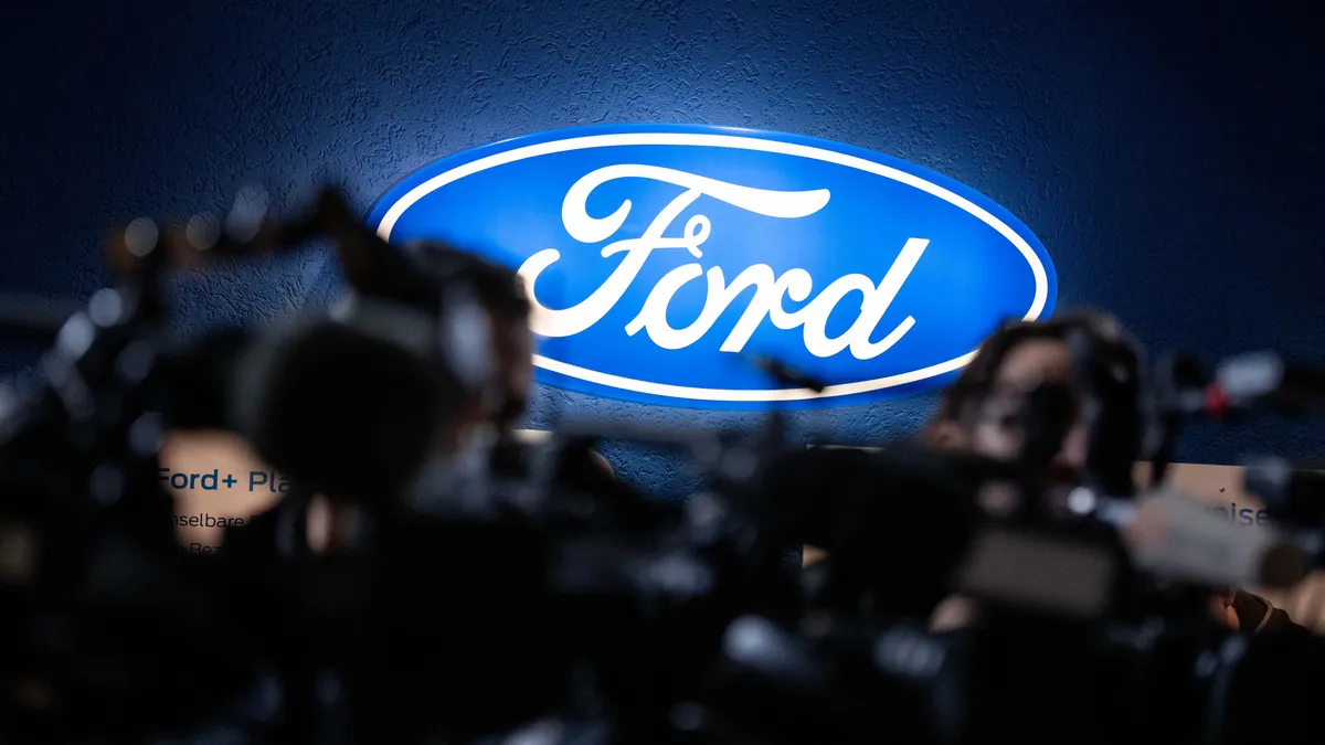 Ford изтегля над 20 000 автомобила от американския пазар заради проблем с батериите