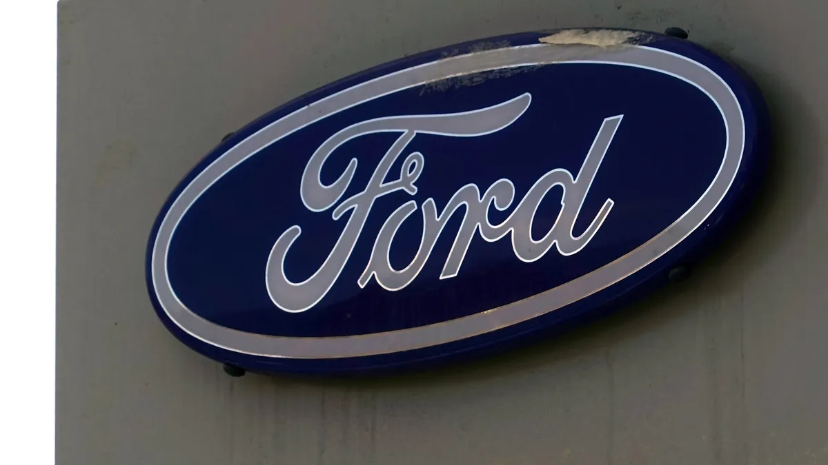Ford ще съкрати още 1600 работни места в завода във Валенсия 