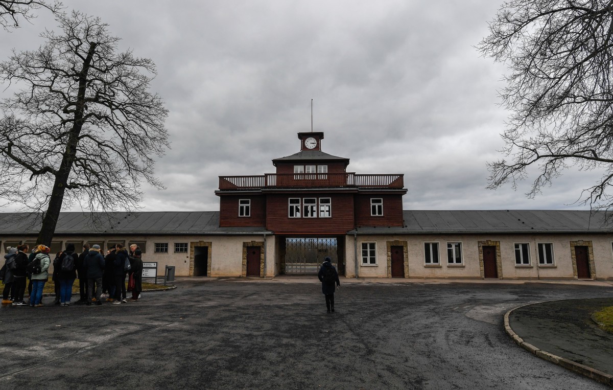 Фотоалбум от човешка кожа открит на пазар в Полша