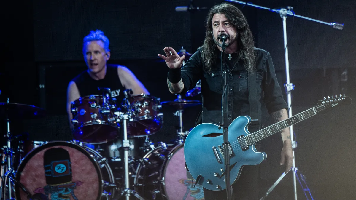 Фронтменът на Foo Fighters Дейв Грол: Станах баща на момиченце, родено „извън брака ми“ 