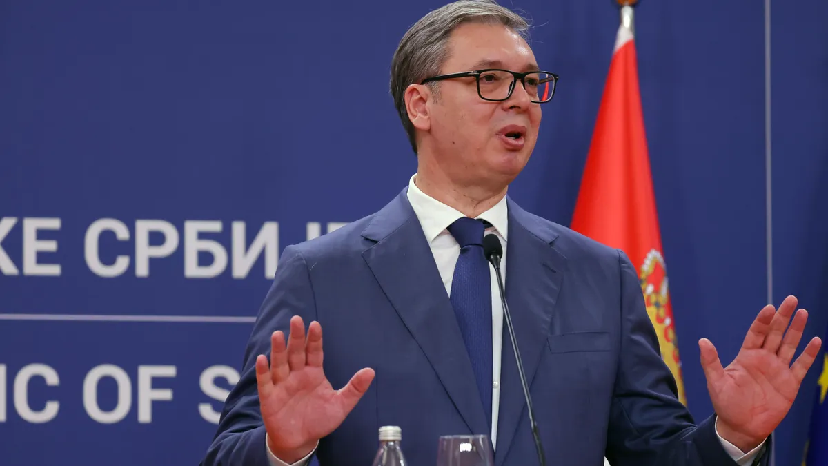 FT: Режимът на Вучич е в най-дълбоката си криза