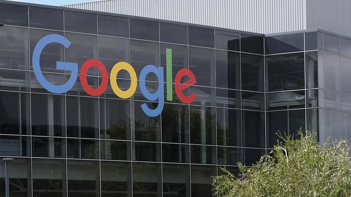 Функцията за AI обобщения на Google застрашава трафика към сайтове и бъдещето на онлайн медиите