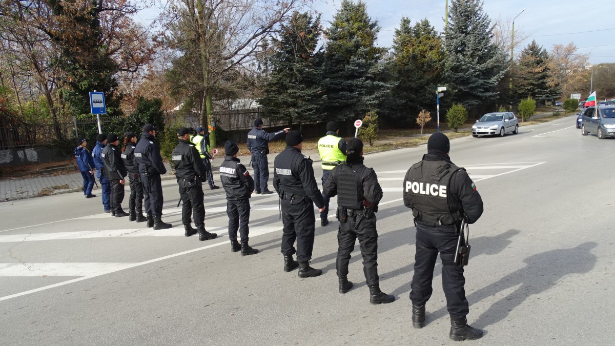 Габрово осъмна под полицейска охрана след снощния спонтанен протест