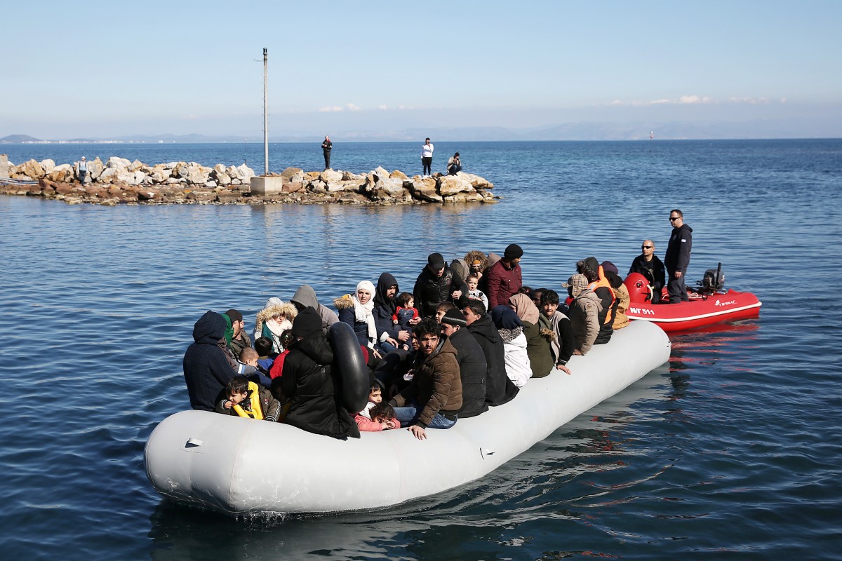Гърция отрича обвиненията, че застрашава живота на мигранти