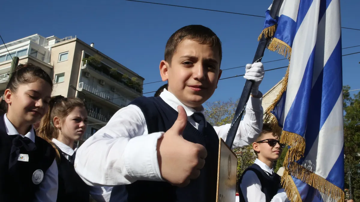 Гърция наложи строги забрани за използване на мобилни телефони в училищата