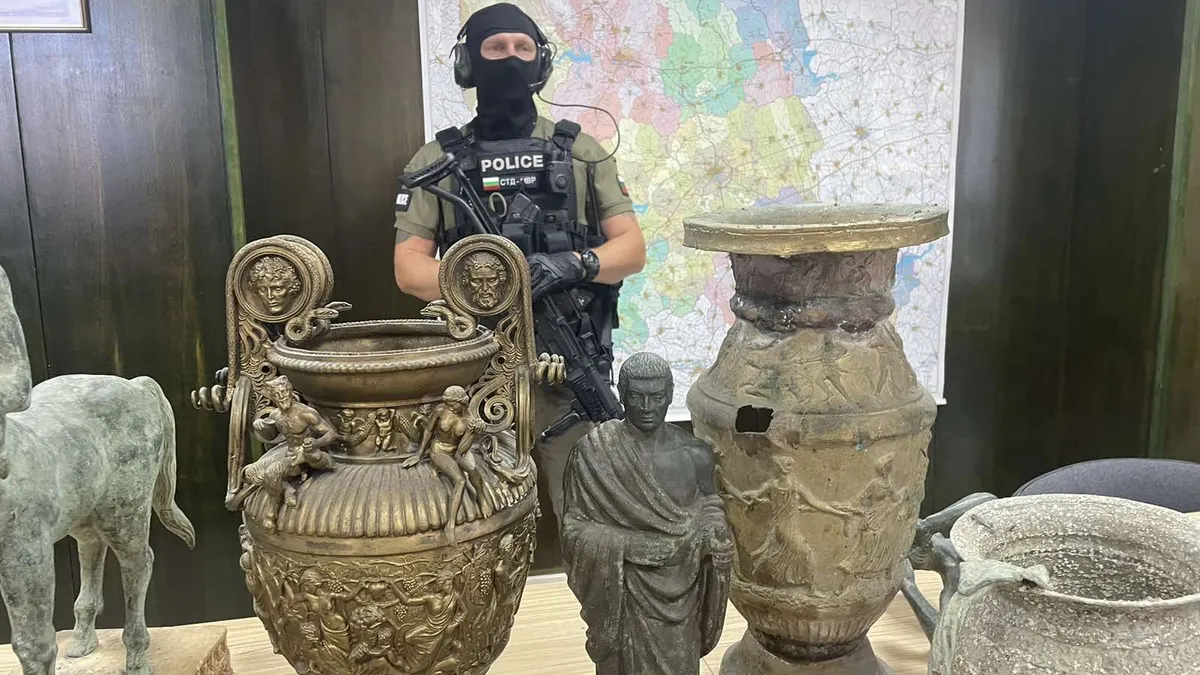 ГДБОП разби престъпна група за търговия с археологически находки в Стара Загора