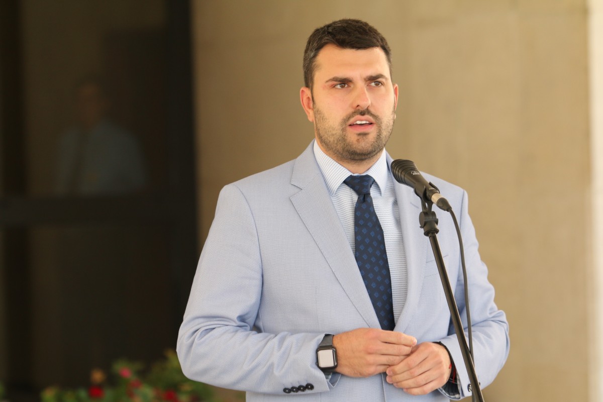 Георг Георгиев свика брифинг заради фалшива новина, обществената телевизия се извини