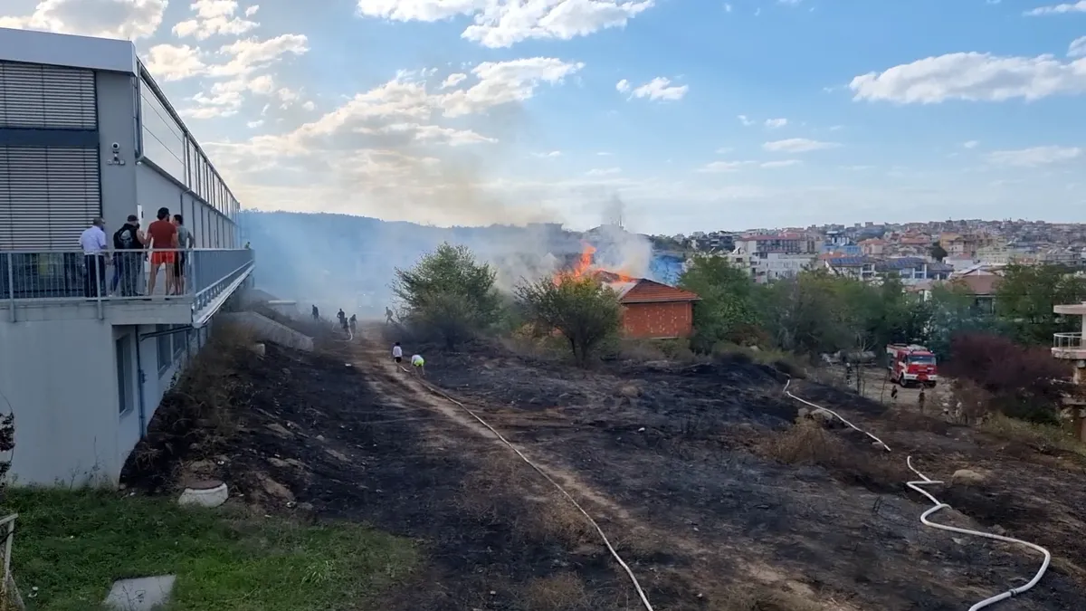 Големият пожар край Созопол вече е локализиран
