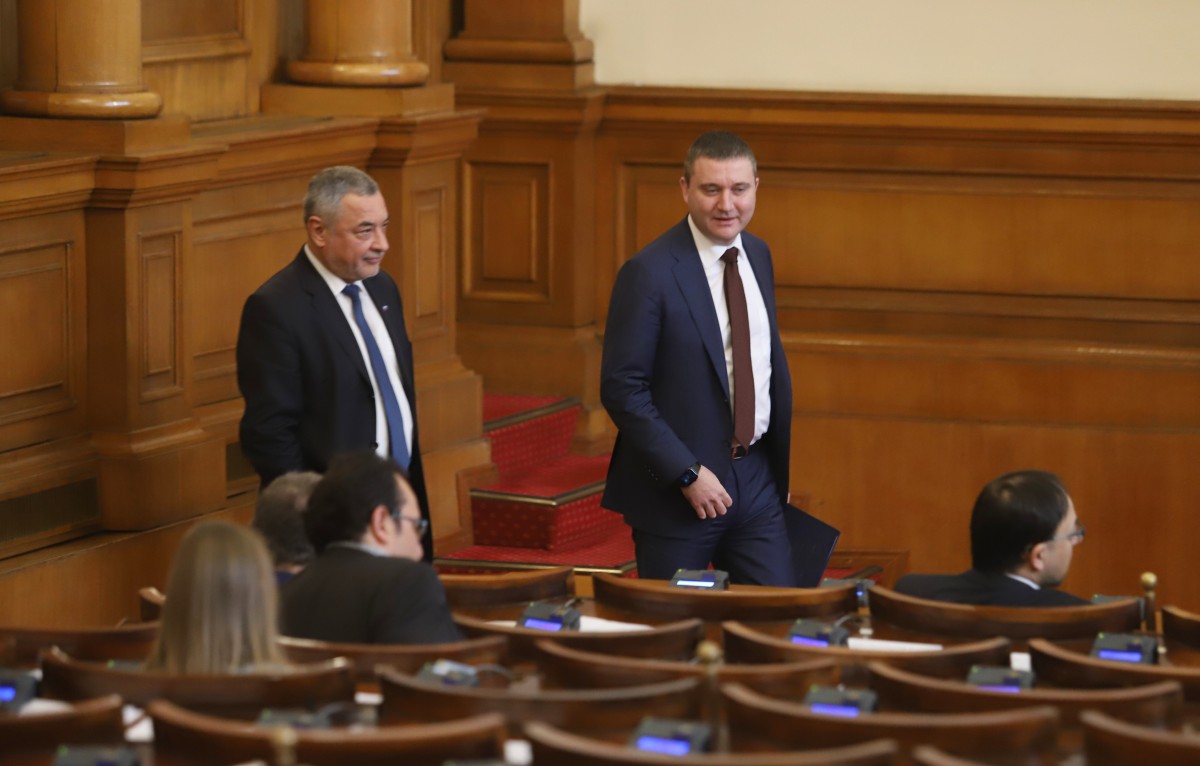 Горанов и Ангелкова могат да се върнат на депутатската банка