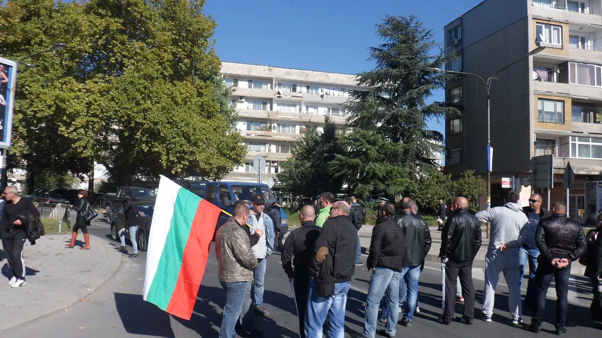 Граждански протест затваря пътя към ГКПП „Маказа“