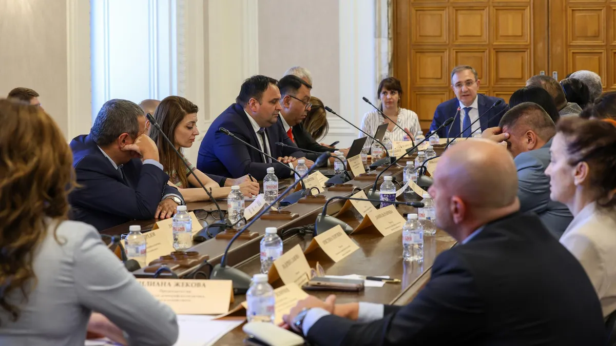 Грижата за възрастни хора и парите по ПВУ ще обсъждат Гуцанов и общините