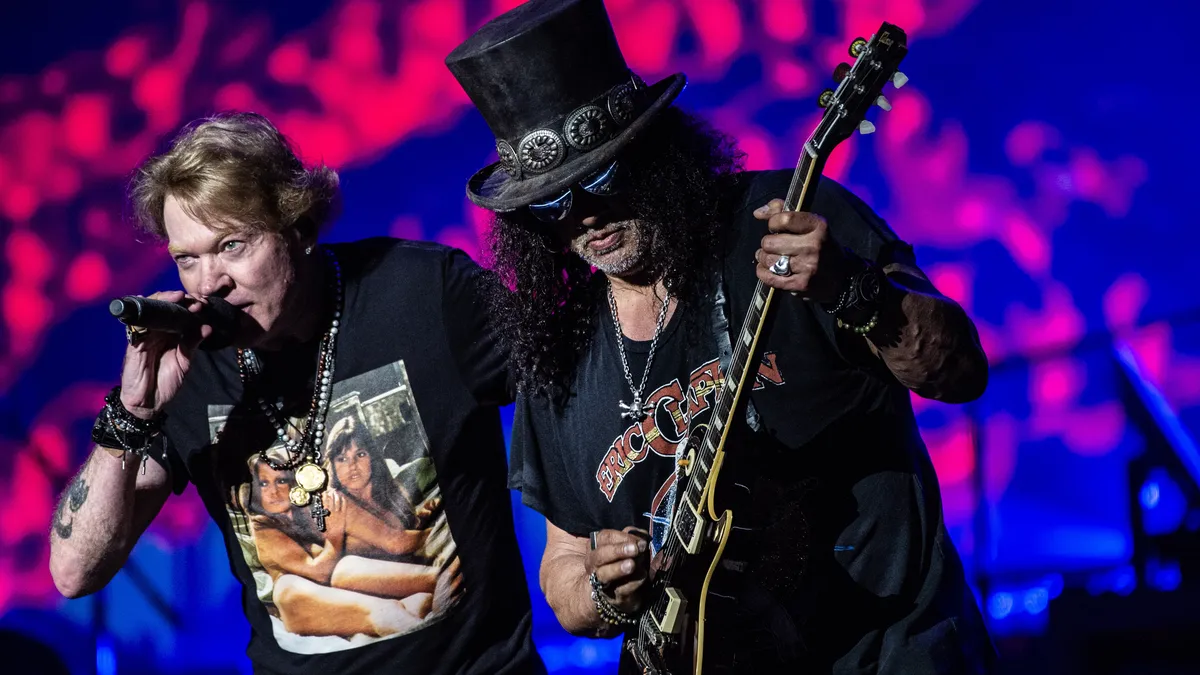 Guns n’ Roses с Аксел Роуз и Слаш идват в България догодина