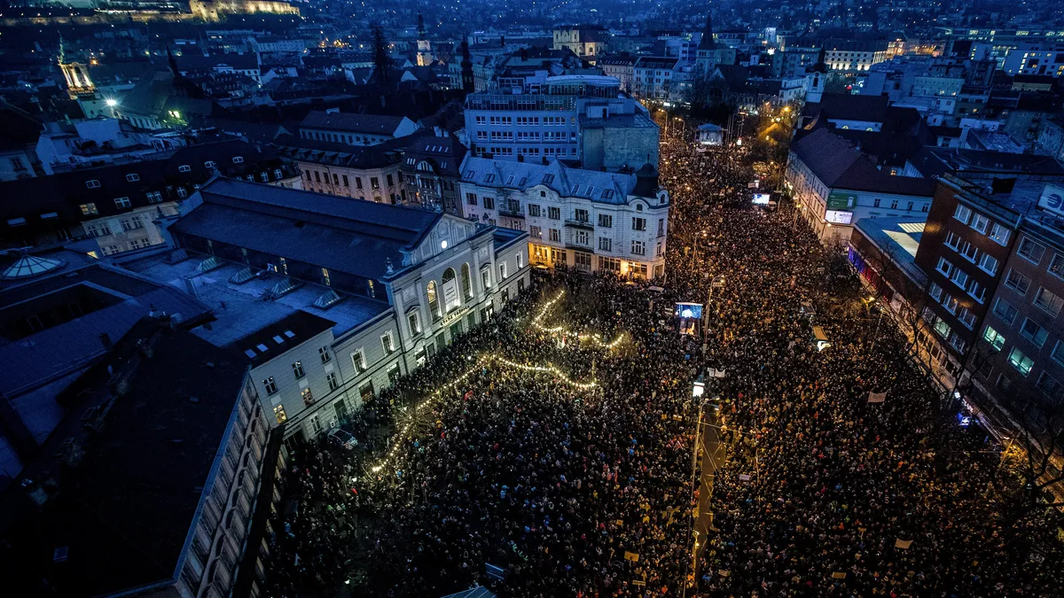 Хиляди протестираха срещу министъра на културата на Словакия 