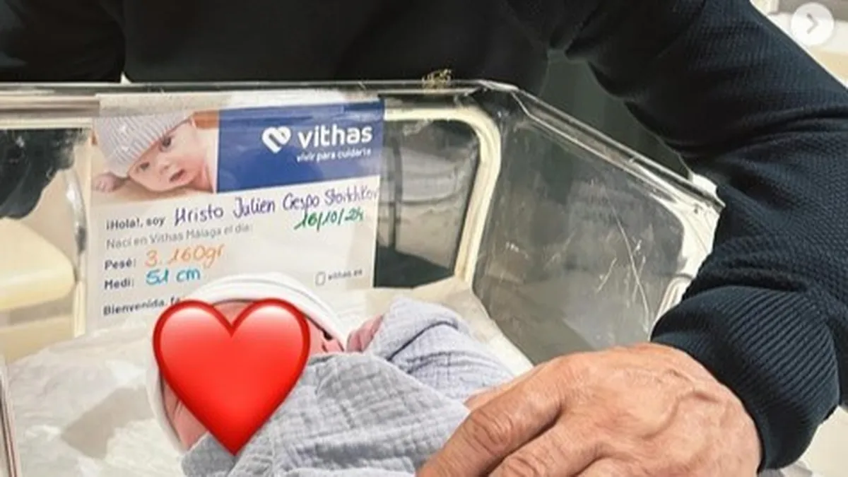 Христо Стоичков посрещна първороден внук