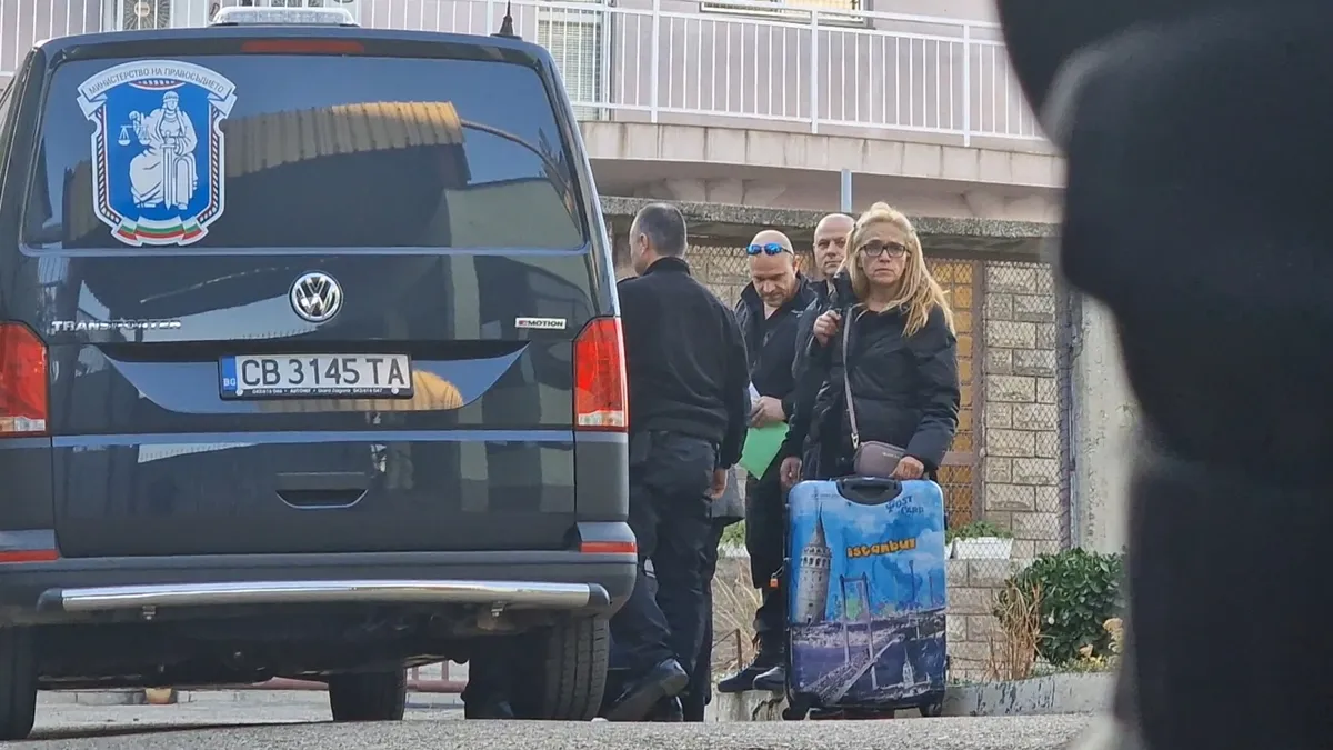 Илияна Йотова помилва Десислава Иванчева