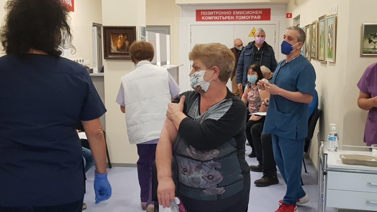 „Гардиън”: Четири от всеки пет доставени в ЕС ваксини на AstraZeneca не са използвани