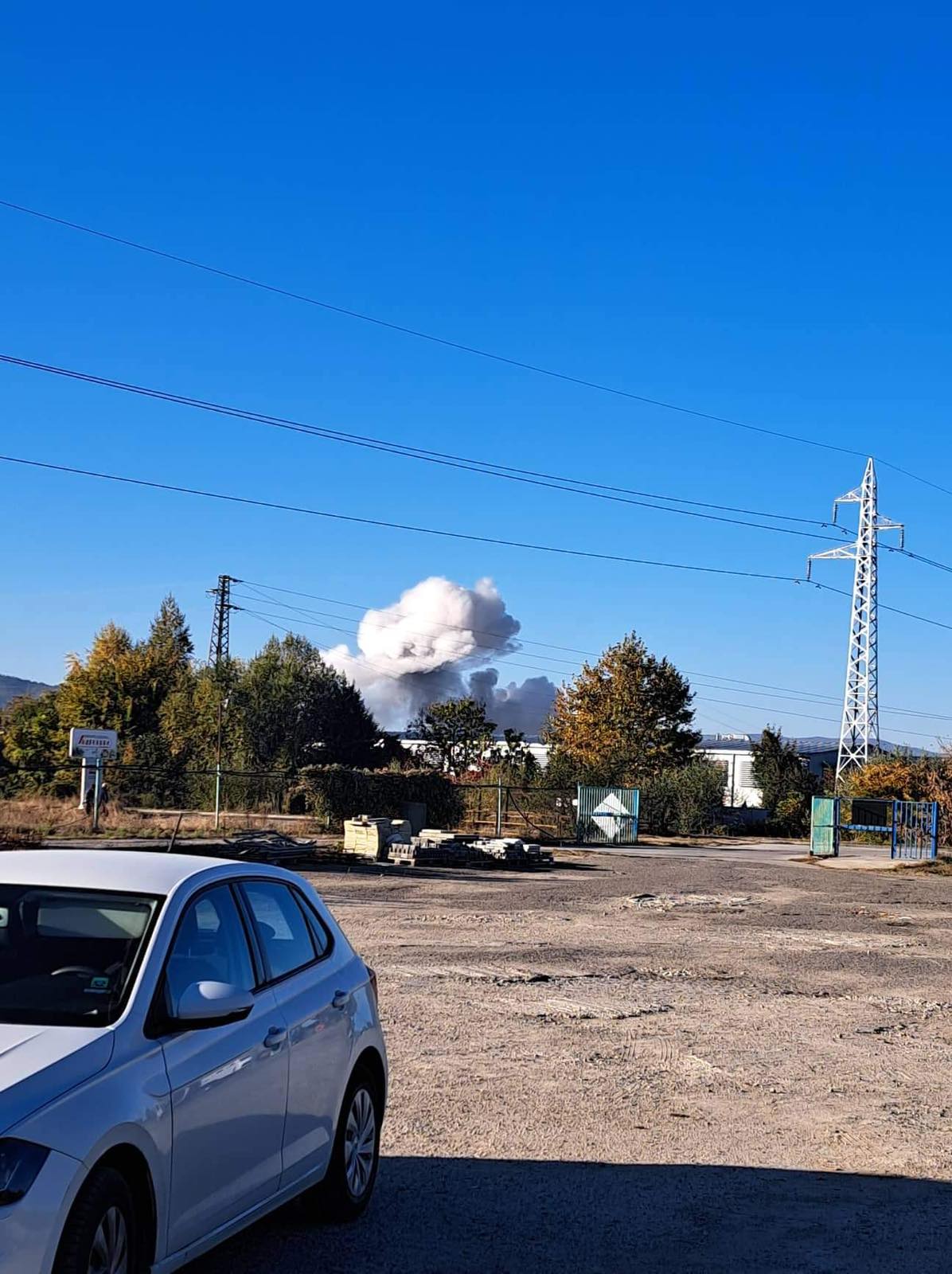 Контролиран силен взрив в завод Арсенал, няма жертви