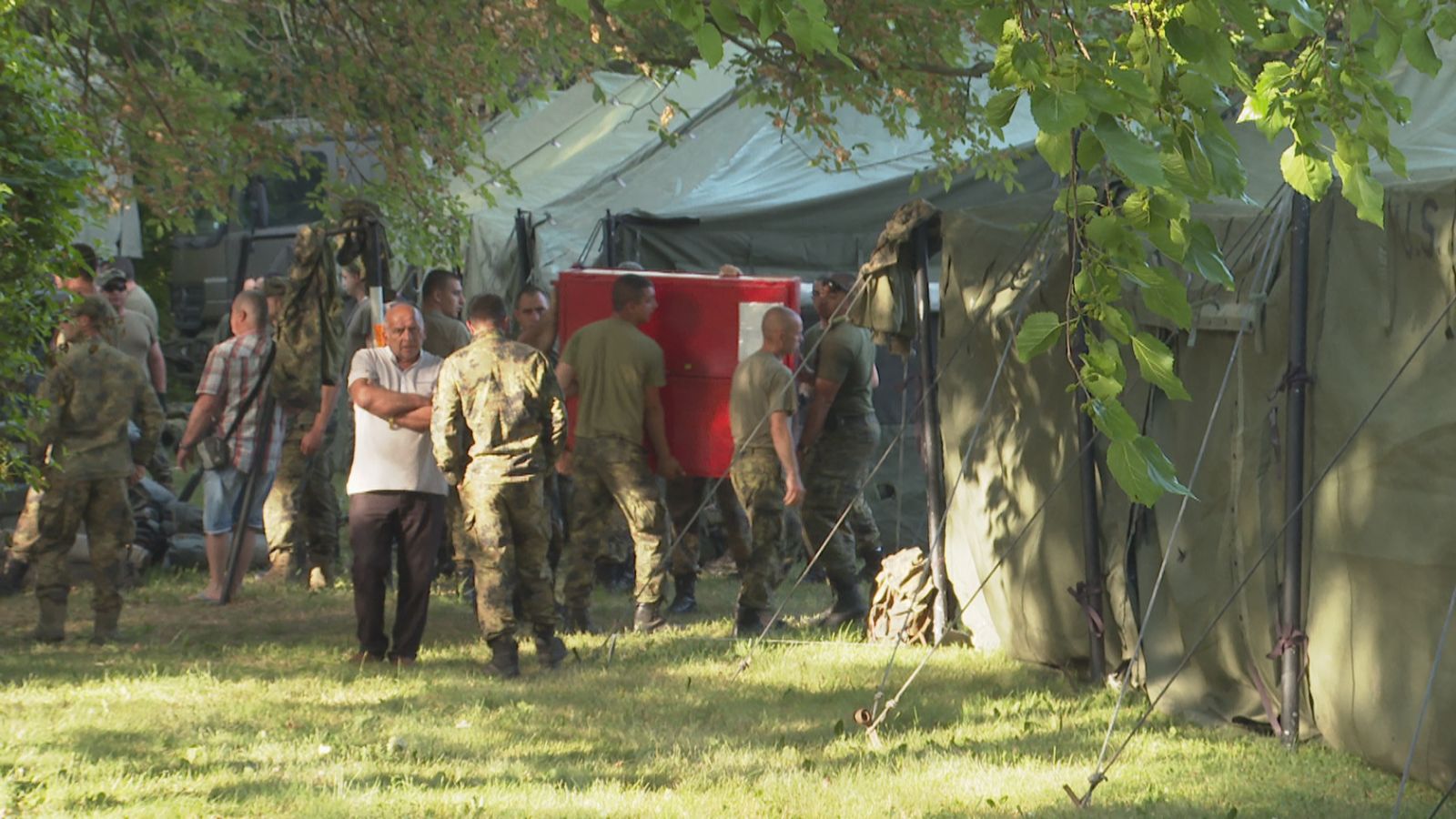 Палатковият лагер в буферната зона в Сарафово остана празен