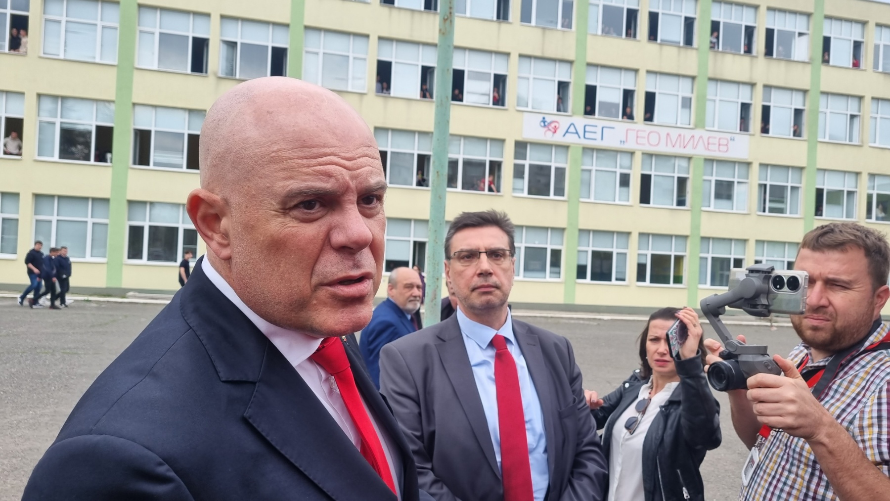 Гешев: Заплашват ме олигарси и мутри, Радостин Василев да се нареди на опашката